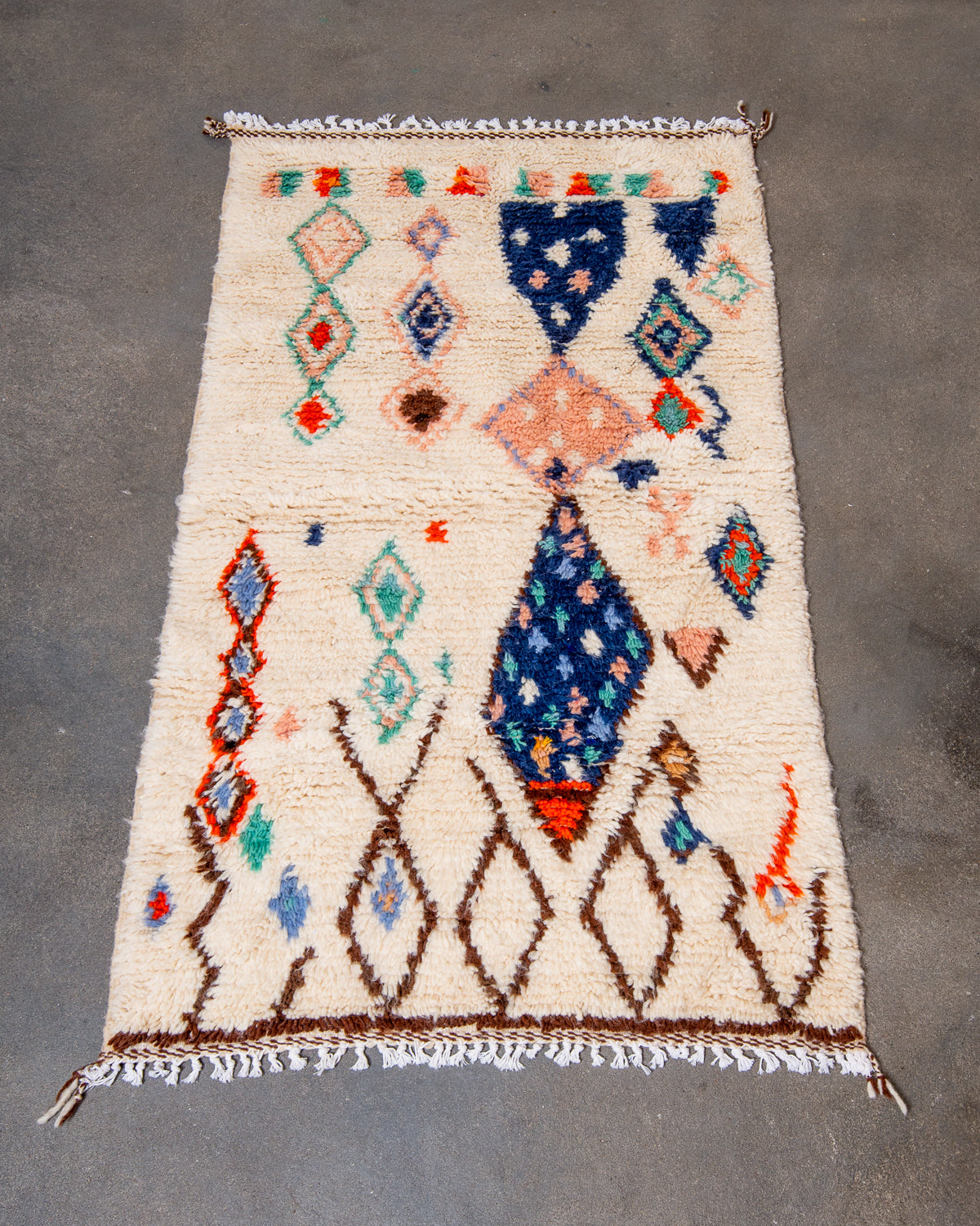 Modern designer handcrafted Berber rug from Morocco. Azilal rug with beautiful colours and patterns. Made of sheep’s wool and colourful cotton.
